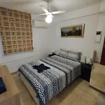 Tranquil Oasis 2 Bedroom Coastal Getaway By Namaste Elite Apartman *