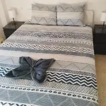 Tranquil Oasis 2 Bedroom Coastal Getaway By Namaste Elite Apartman
